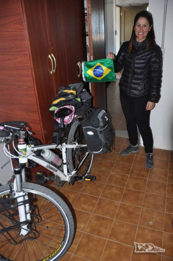 Na Península Valdés, no litoral da  patagônia argentina, encontro com a Carol, valente ciclista brasileira que vem pedalando desde São Paulo e vai até Ushuaia, ida e volta!